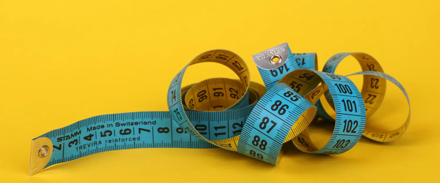 [Photo by Ann H](https://www.pexels.com/photo/blue-tape-measure-on-yellow-surface-10894941/)