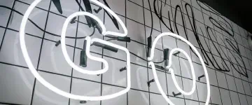 A neon with GO word